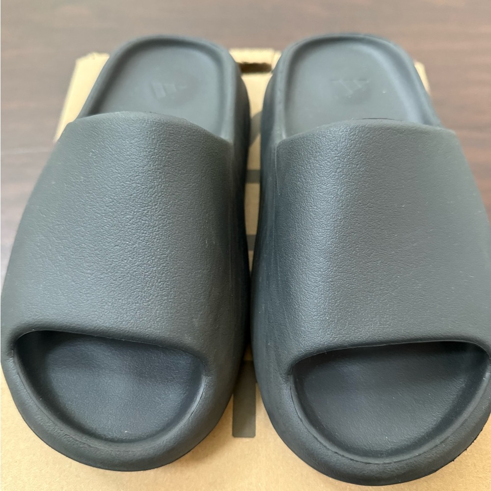 Adidas Yeezy Slide in Charcoal Black